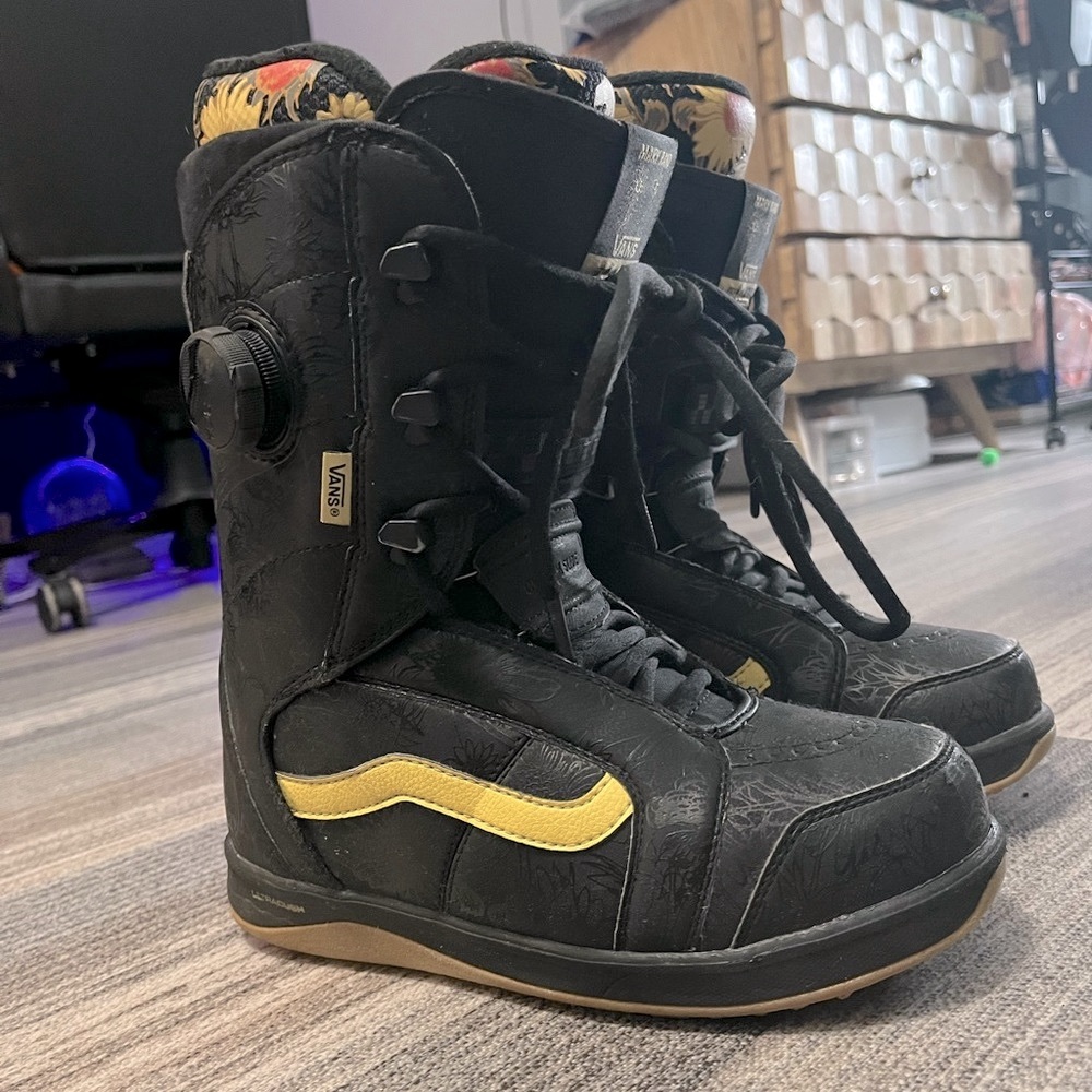 VANS snowboarding boots Mary Rand FERRA PRO V2 ULTRACUSH Women’s size 7.5